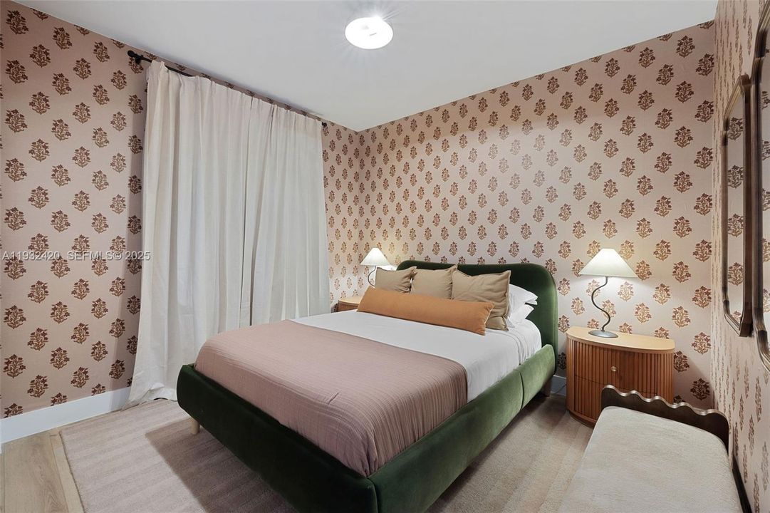 Primary Bedroom - Queen Bed