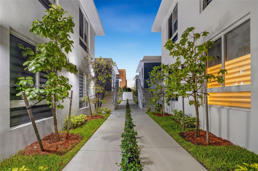 出租: $4,200 (2 贝兹, 2 浴室, 900 平方英尺)