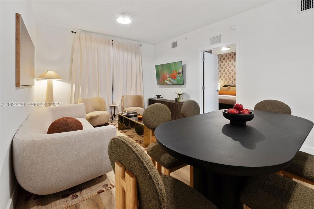 出租: $4,200 (2 贝兹, 2 浴室, 900 平方英尺)