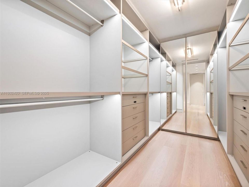 На продажу: $8,995,000 (3 спален, 3 ванн, 2530 Квадратных фут)