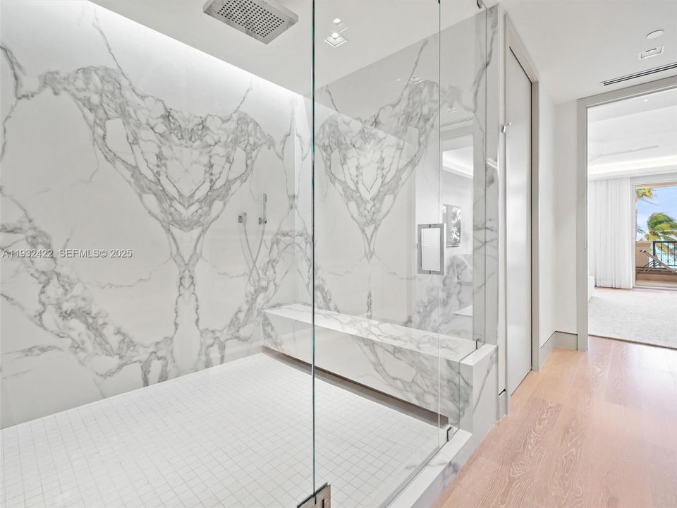 На продажу: $8,995,000 (3 спален, 3 ванн, 2530 Квадратных фут)