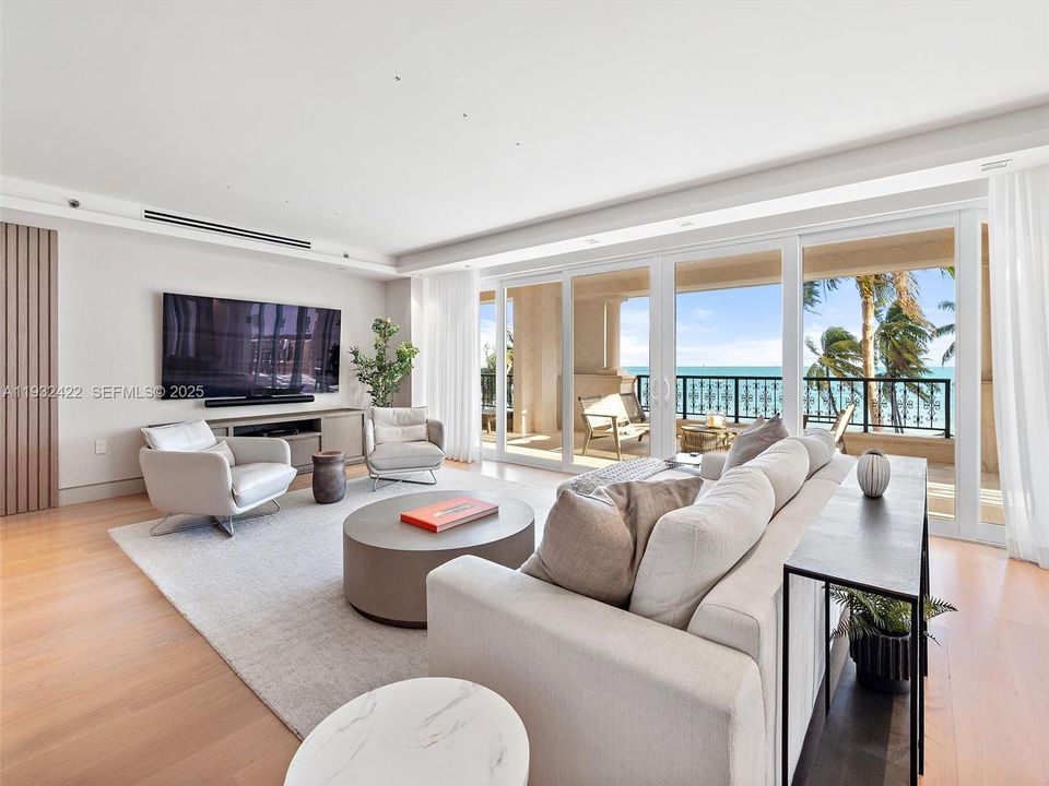 На продажу: $8,995,000 (3 спален, 3 ванн, 2530 Квадратных фут)