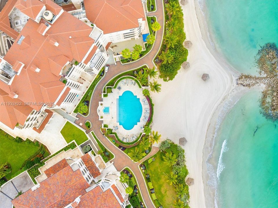 На продажу: $8,995,000 (3 спален, 3 ванн, 2530 Квадратных фут)