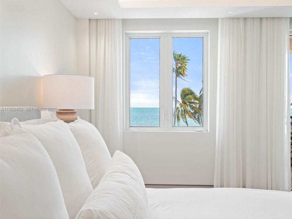 На продажу: $8,995,000 (3 спален, 3 ванн, 2530 Квадратных фут)