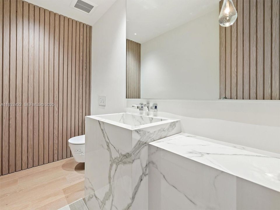 На продажу: $8,995,000 (3 спален, 3 ванн, 2530 Квадратных фут)