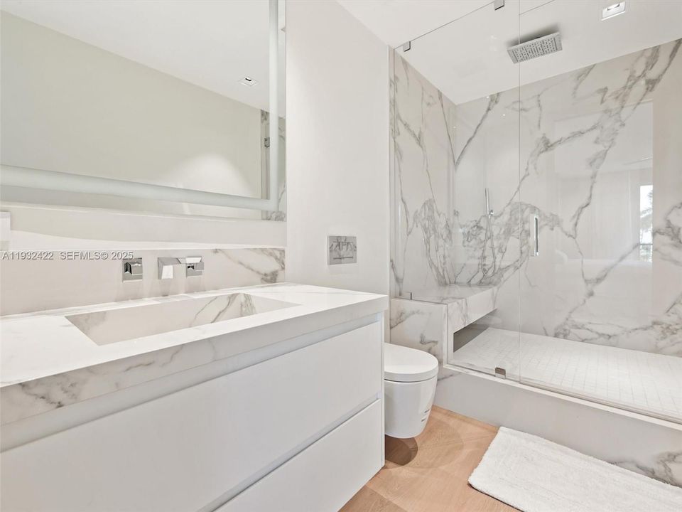 На продажу: $8,995,000 (3 спален, 3 ванн, 2530 Квадратных фут)