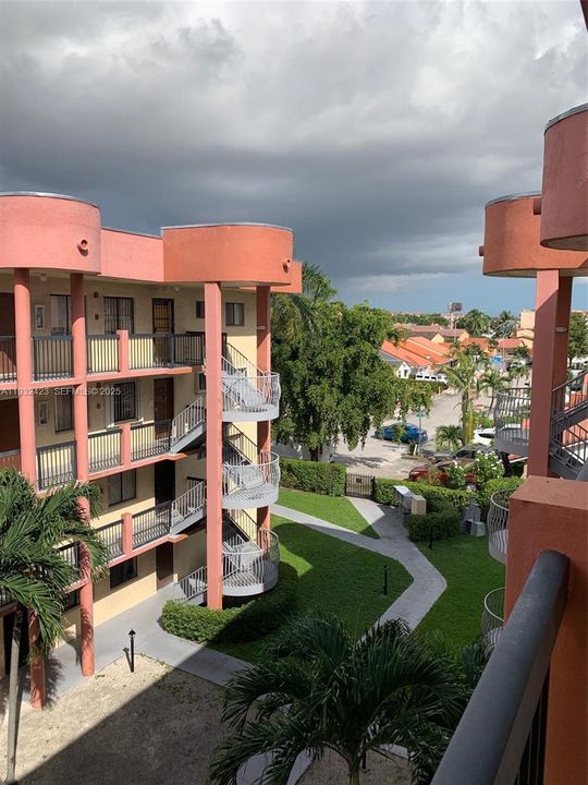 For Rent: $2,100 (2 beds, 2 baths, 812 Square Feet)