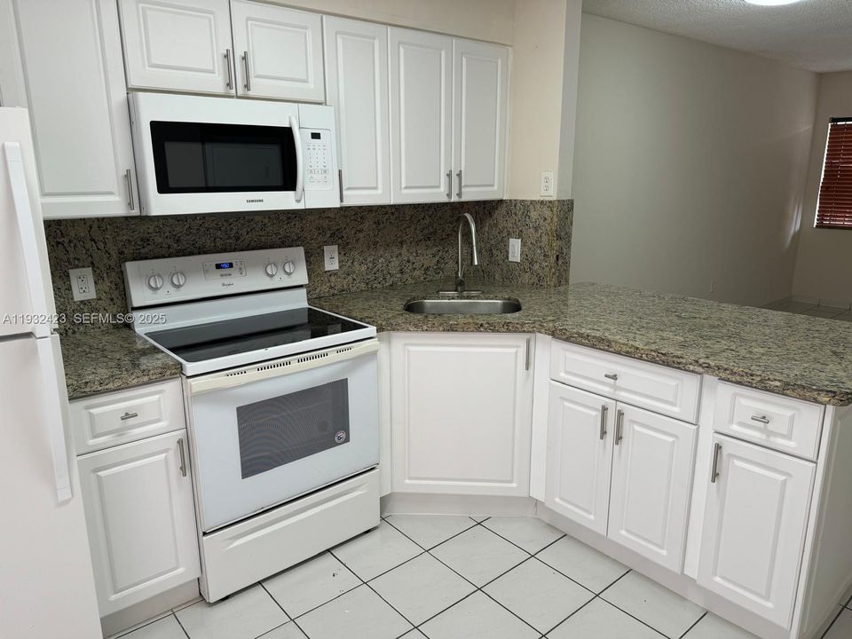 For Rent: $2,100 (2 beds, 2 baths, 812 Square Feet)