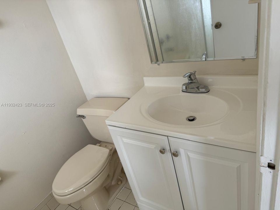 For Rent: $2,100 (2 beds, 2 baths, 812 Square Feet)