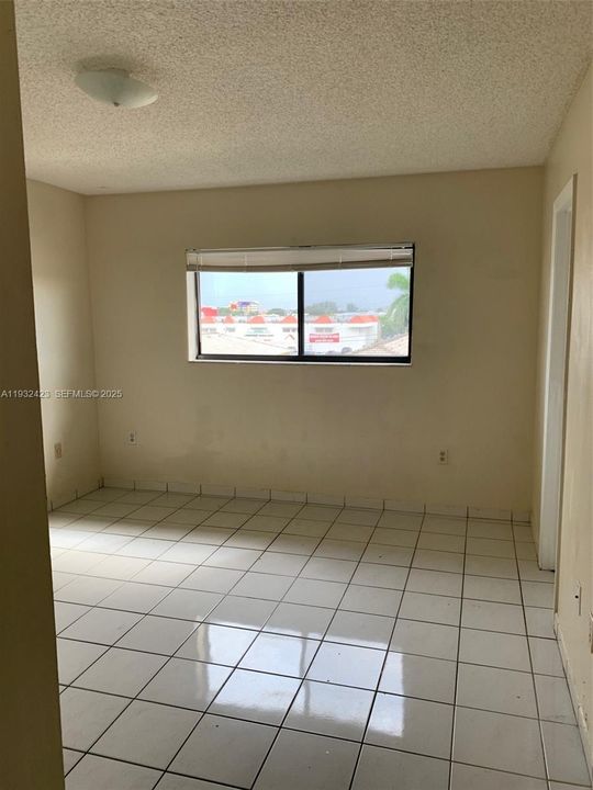 For Rent: $2,100 (2 beds, 2 baths, 812 Square Feet)
