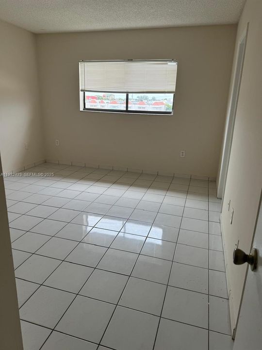 For Rent: $2,100 (2 beds, 2 baths, 812 Square Feet)