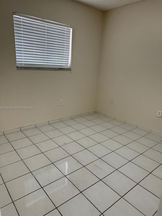 For Rent: $2,100 (2 beds, 2 baths, 812 Square Feet)