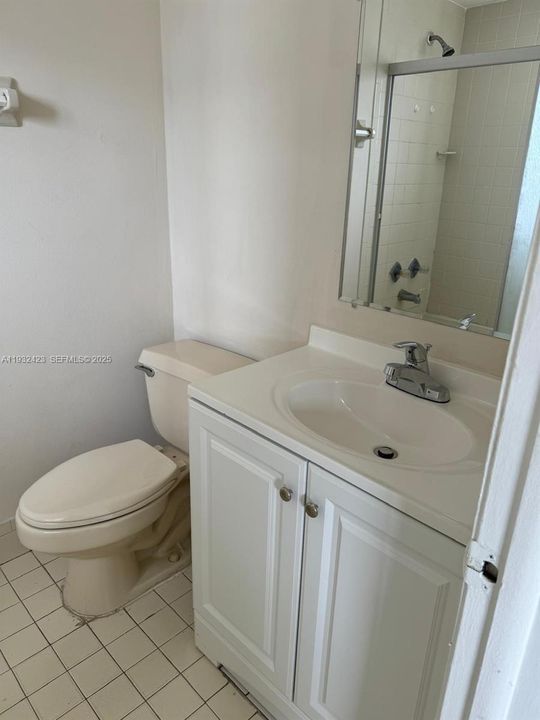 For Rent: $2,100 (2 beds, 2 baths, 812 Square Feet)