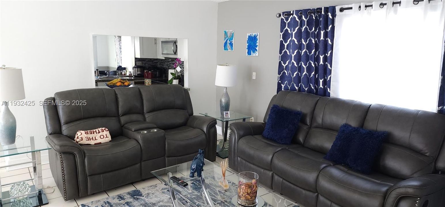 出租: $3,800 (4 贝兹, 2 浴室, 1413 平方英尺)