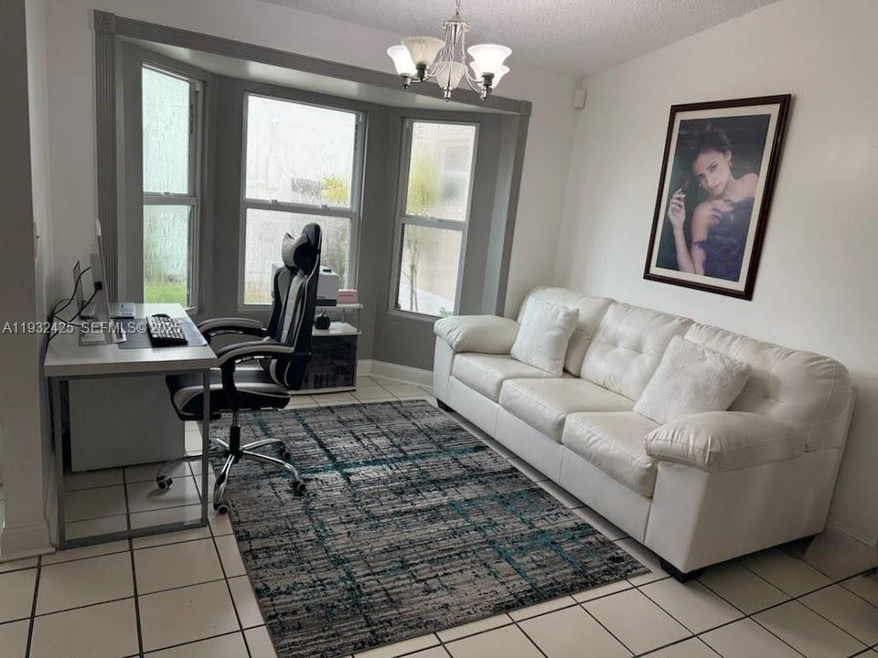 出租: $3,800 (4 贝兹, 2 浴室, 1413 平方英尺)