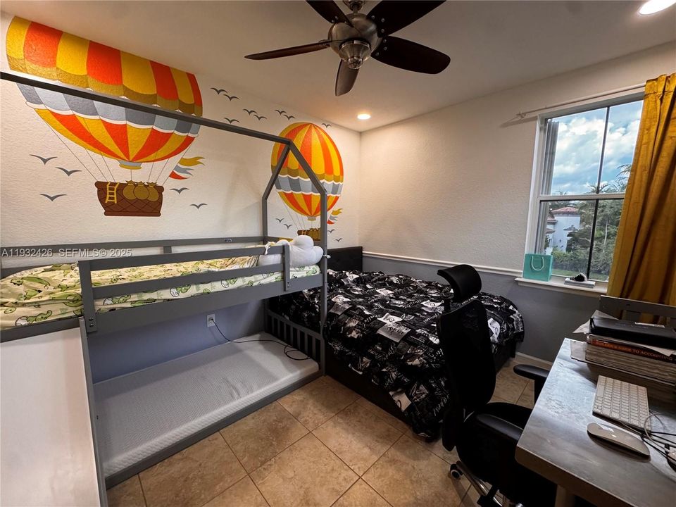 出租: $6,400 (3 贝兹, 3 浴室, 2304 平方英尺)