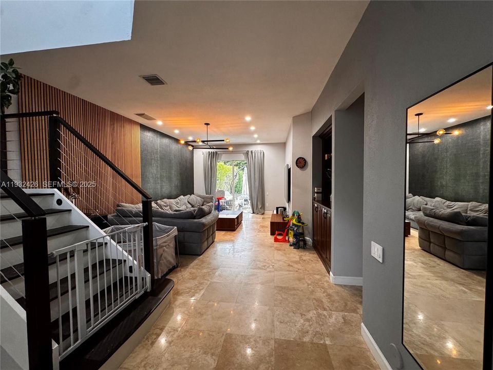 出租: $6,400 (3 贝兹, 3 浴室, 2304 平方英尺)