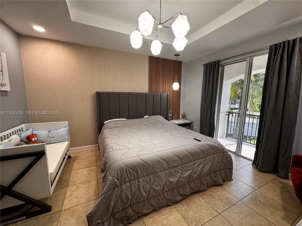 出租: $6,400 (3 贝兹, 3 浴室, 2304 平方英尺)