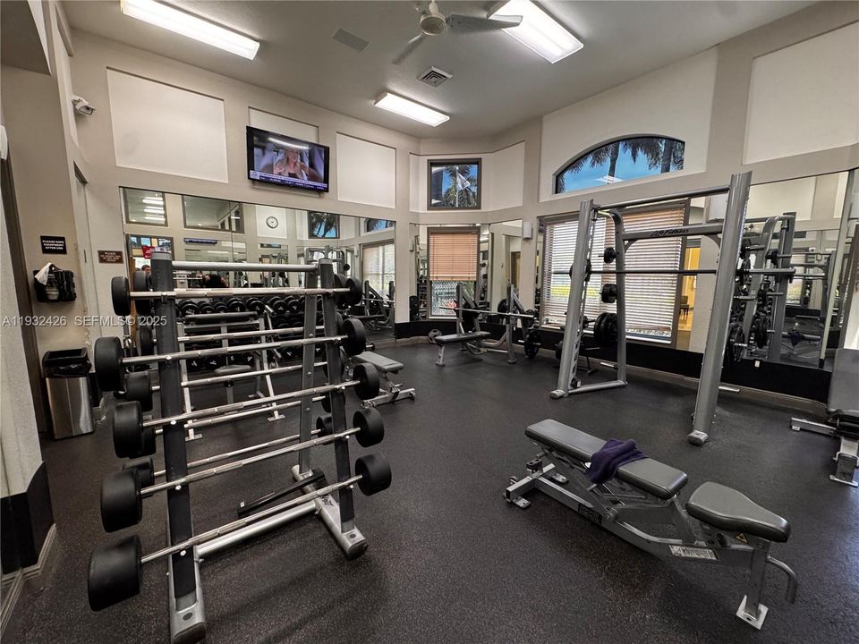 出租: $6,400 (3 贝兹, 3 浴室, 2304 平方英尺)