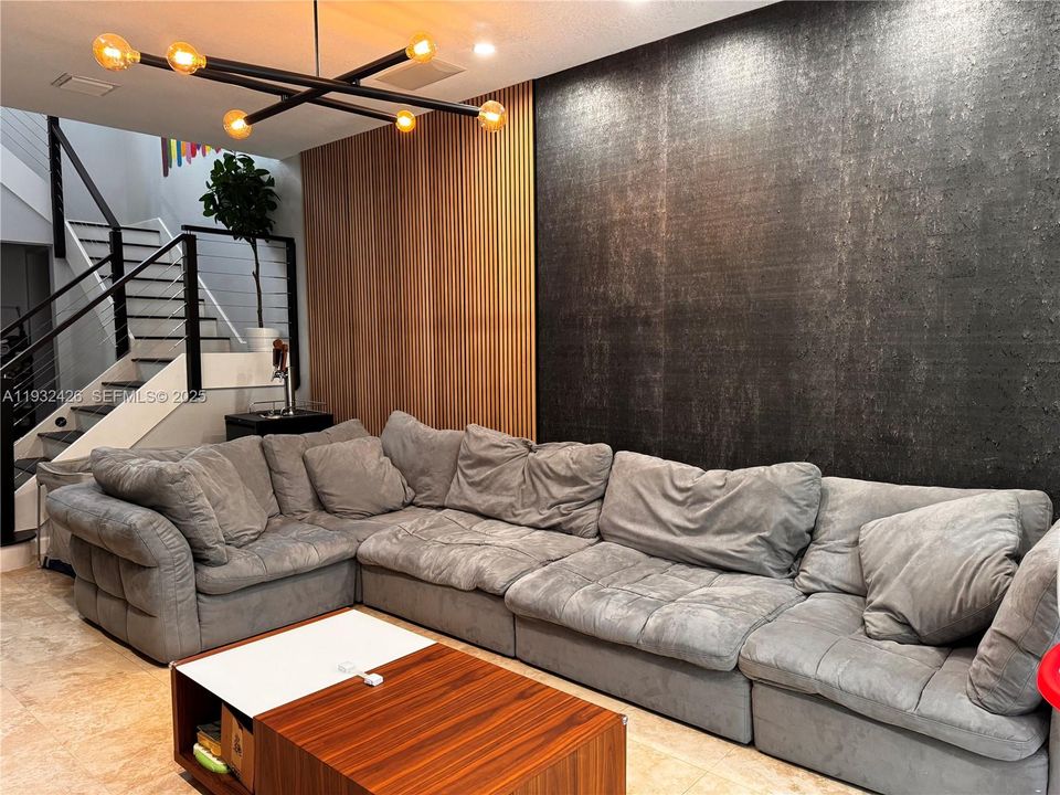 出租: $6,400 (3 贝兹, 3 浴室, 2304 平方英尺)