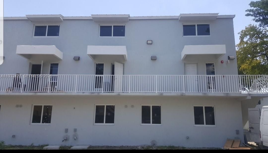 For Sale: $285,000 (3 beds, 1 baths, 1026 Square Feet)