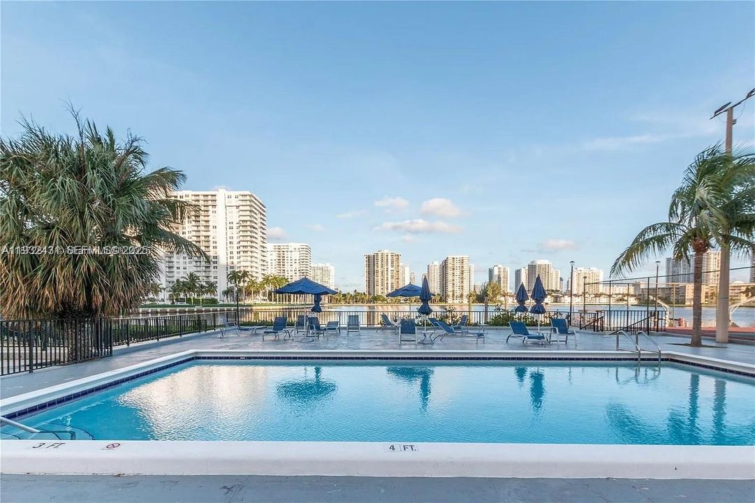 En Venta: $189,000 (1 camas, 1 baños, 887 Pies cuadrados)