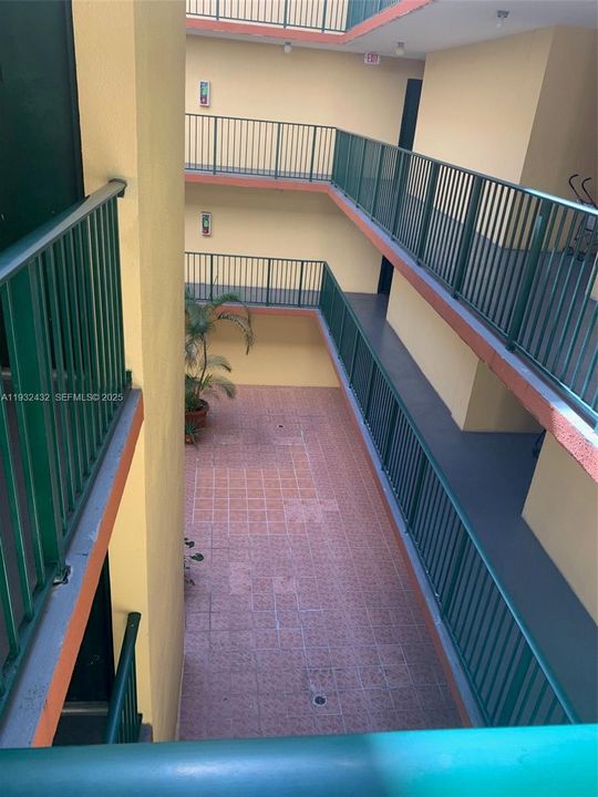 For Rent: $2,200 (2 beds, 1 baths, 791 Square Feet)