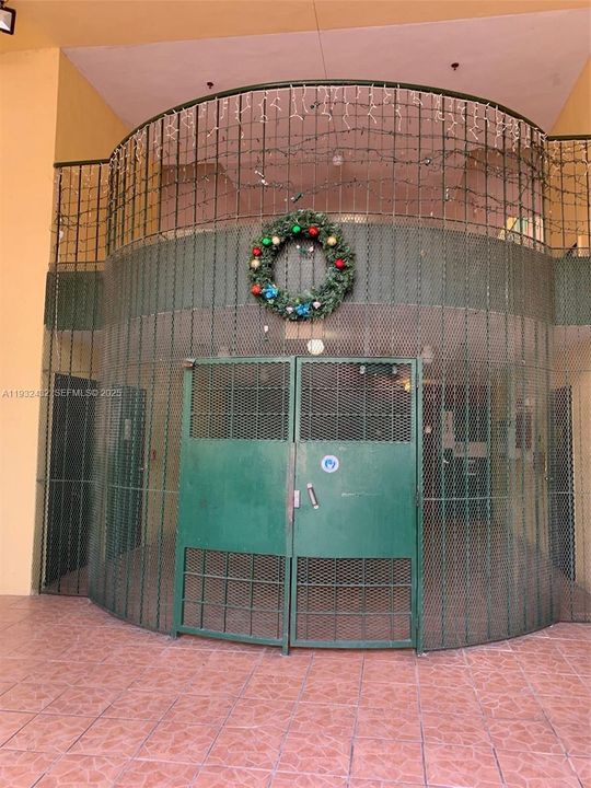 For Rent: $2,200 (2 beds, 1 baths, 791 Square Feet)