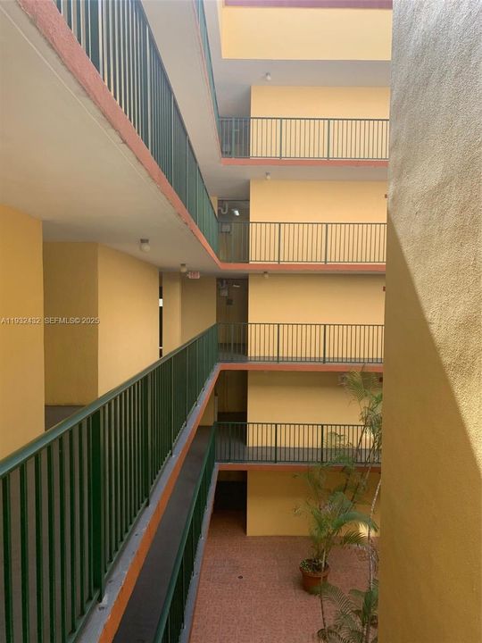 For Rent: $2,200 (2 beds, 1 baths, 791 Square Feet)