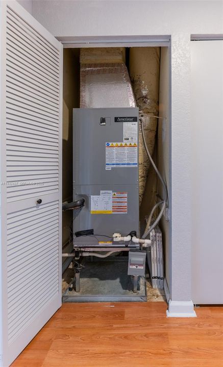 For Sale: $519,999 (3 beds, 2 baths, 1636 Square Feet)