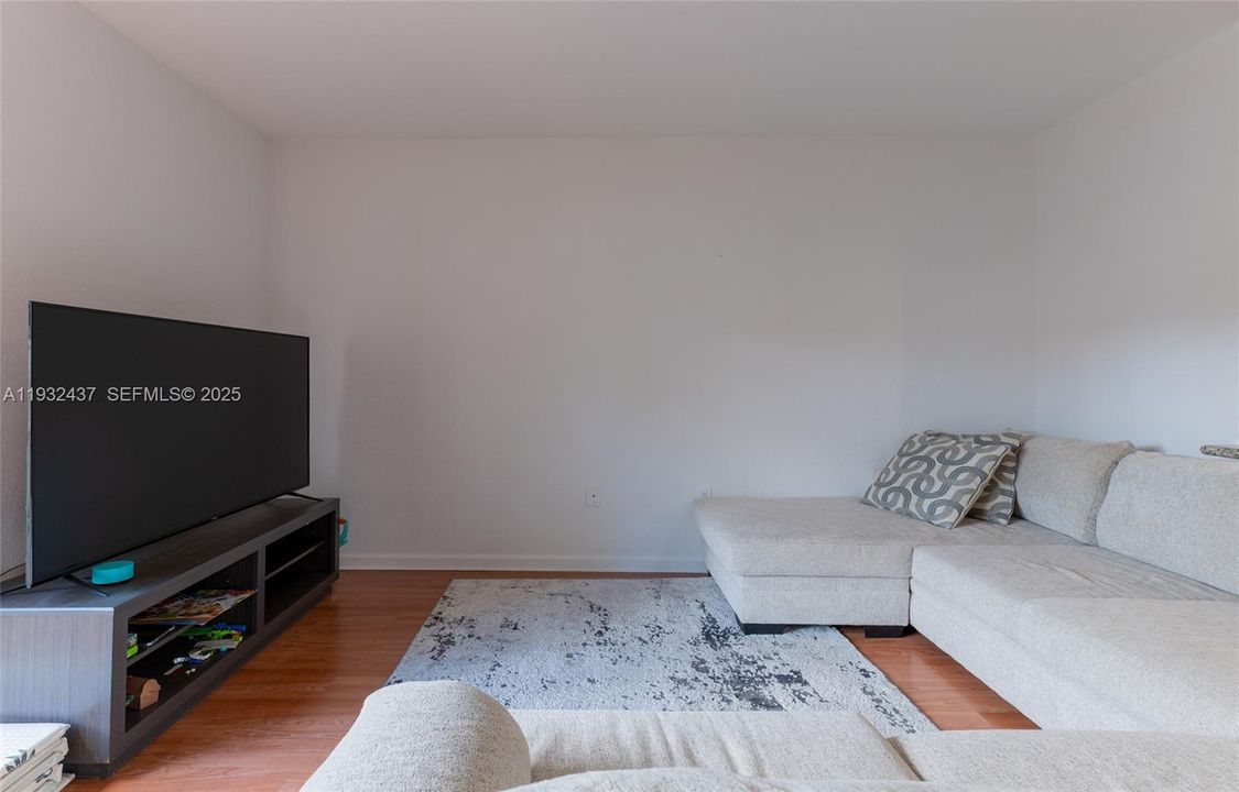 For Sale: $519,999 (3 beds, 2 baths, 1636 Square Feet)