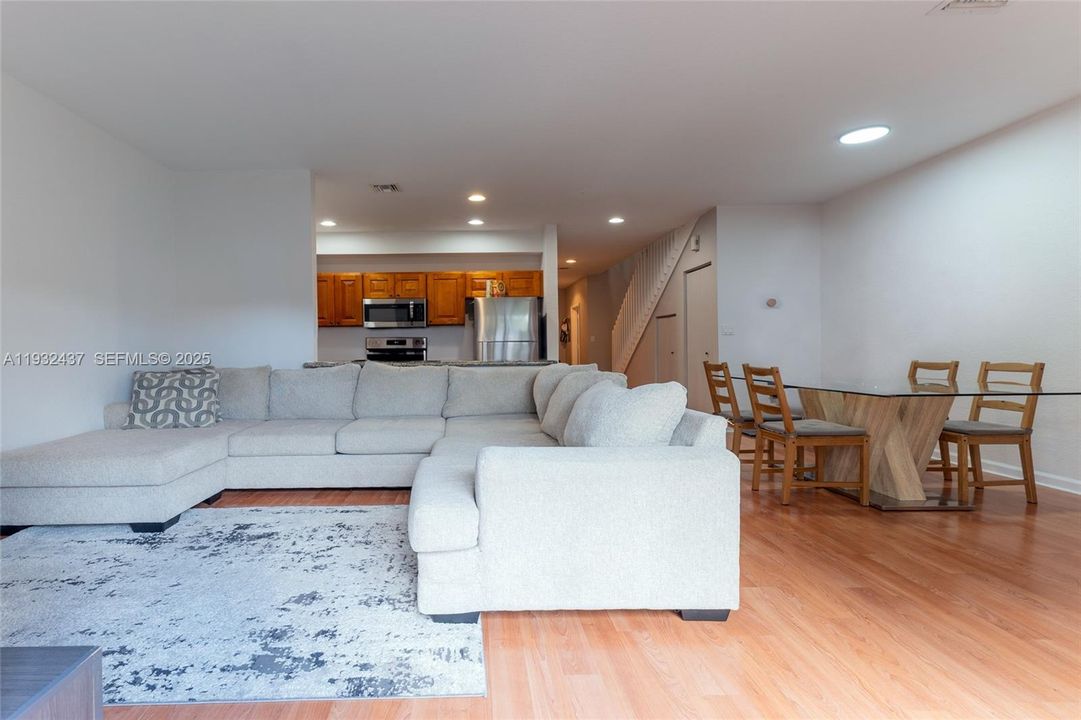 For Sale: $519,999 (3 beds, 2 baths, 1636 Square Feet)