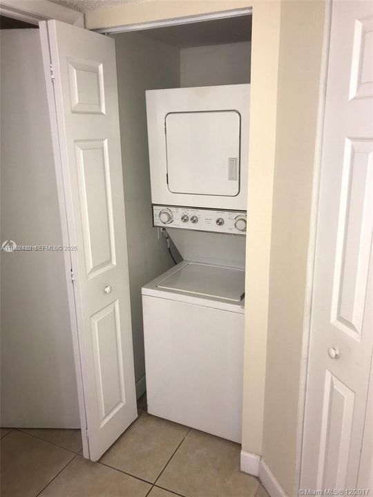 В аренду: $2,200 (2 спален, 1 ванн, 828 Квадратных фут)