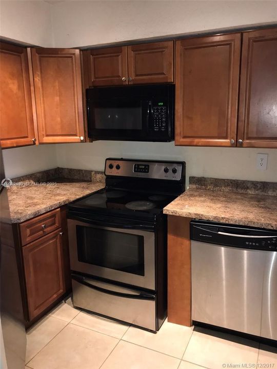 В аренду: $2,200 (2 спален, 1 ванн, 828 Квадратных фут)