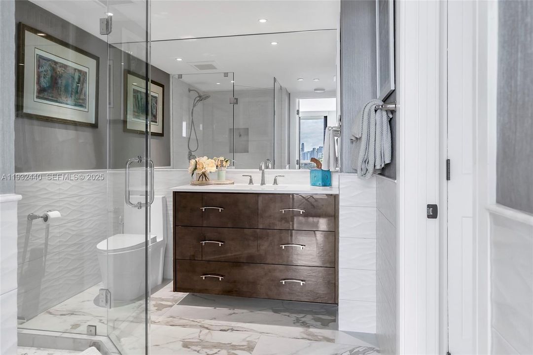 For Sale: $1,995,000 (2 beds, 2 baths, 1440 Square Feet)