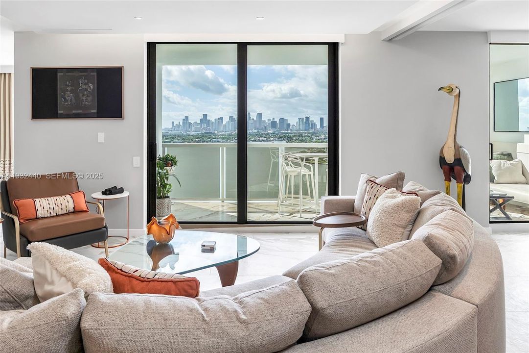 For Sale: $1,995,000 (2 beds, 2 baths, 1440 Square Feet)