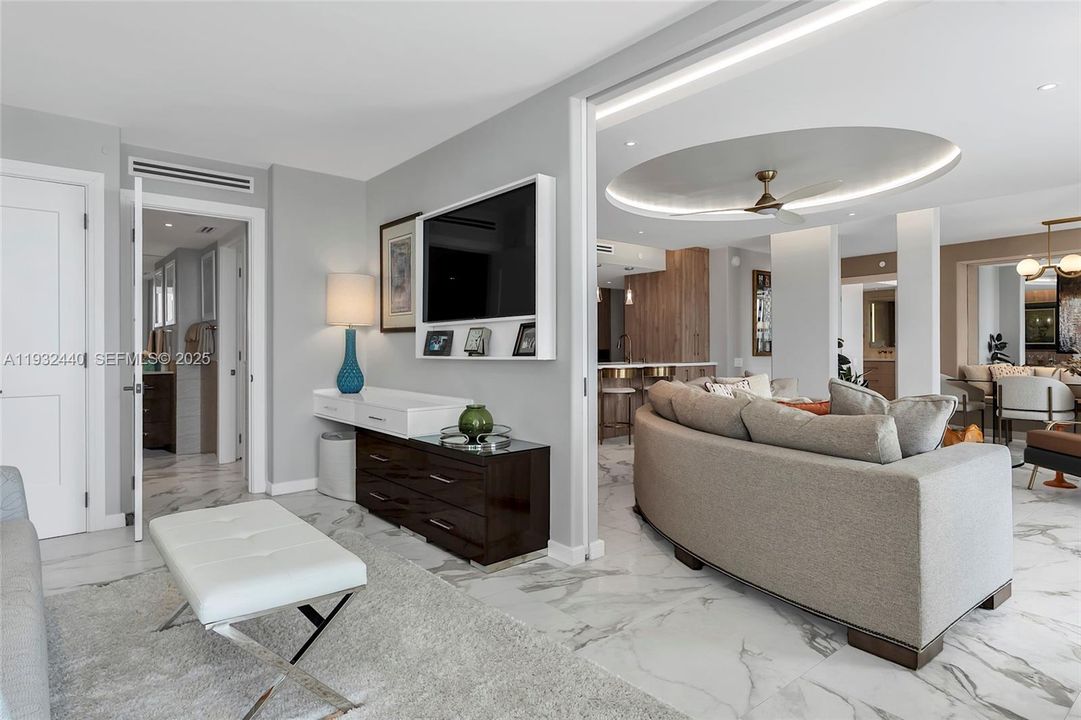 For Sale: $1,995,000 (2 beds, 2 baths, 1440 Square Feet)