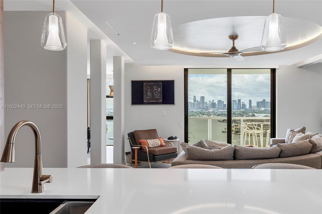 For Sale: $1,995,000 (2 beds, 2 baths, 1440 Square Feet)