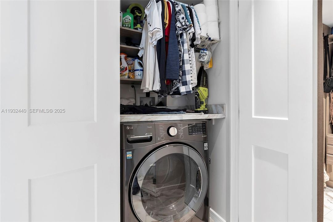 For Sale: $1,995,000 (2 beds, 2 baths, 1440 Square Feet)