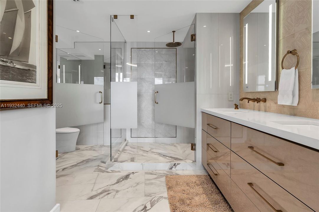 For Sale: $1,995,000 (2 beds, 2 baths, 1440 Square Feet)