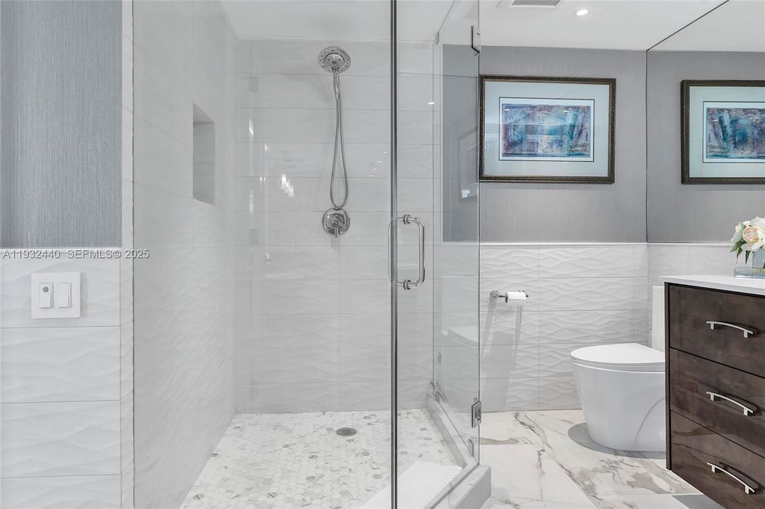 For Sale: $1,995,000 (2 beds, 2 baths, 1440 Square Feet)