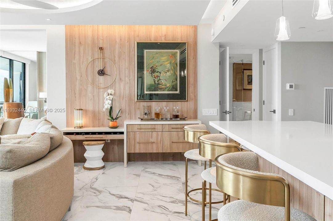 For Sale: $1,995,000 (2 beds, 2 baths, 1440 Square Feet)