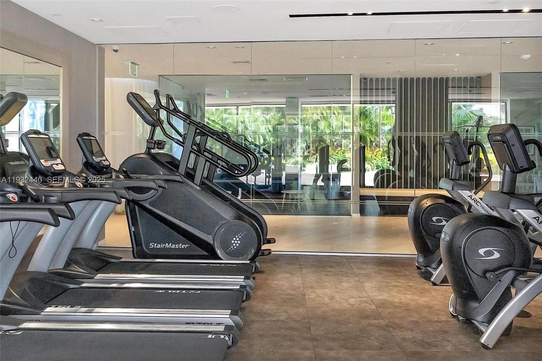 На продажу: $1,995,000 (2 спален, 2 ванн, 1440 Квадратных фут)