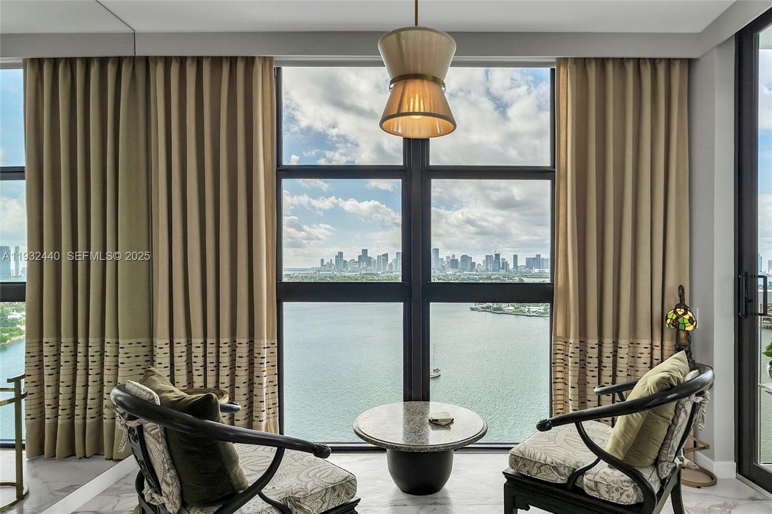 For Sale: $1,995,000 (2 beds, 2 baths, 1440 Square Feet)