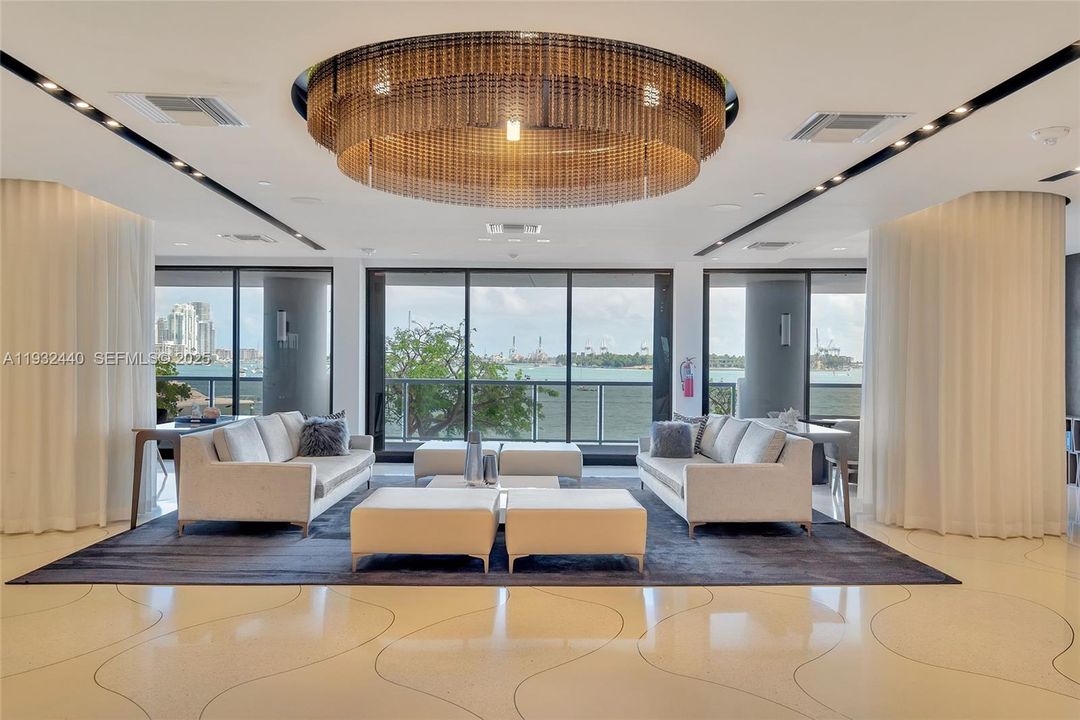 На продажу: $1,995,000 (2 спален, 2 ванн, 1440 Квадратных фут)