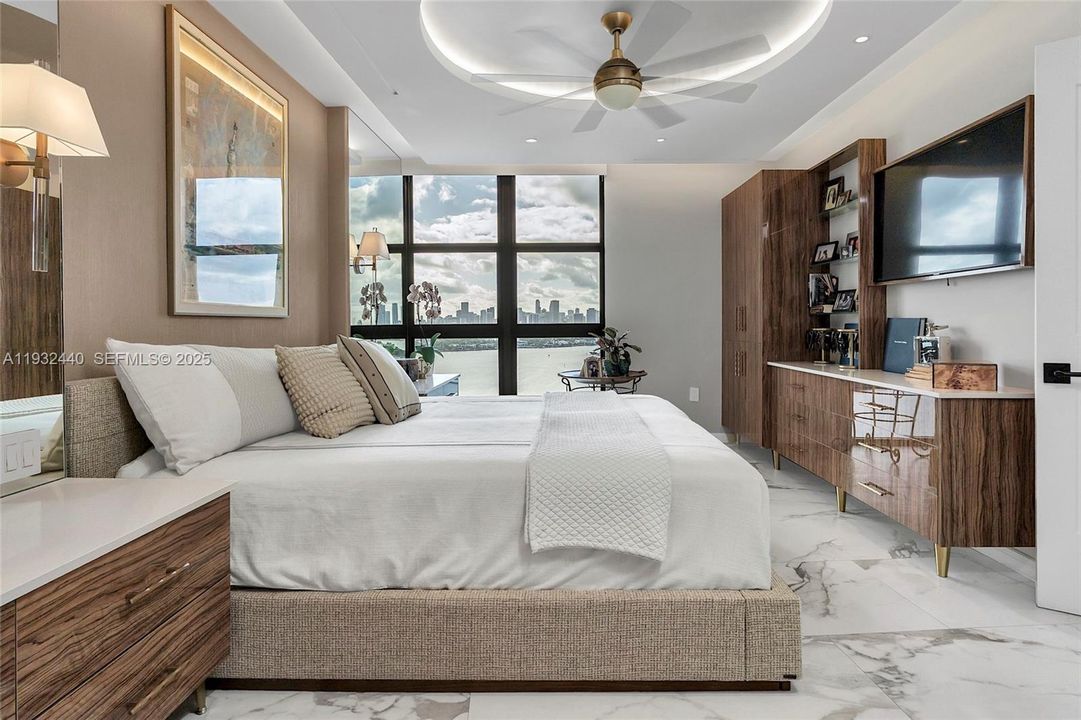 For Sale: $1,995,000 (2 beds, 2 baths, 1440 Square Feet)