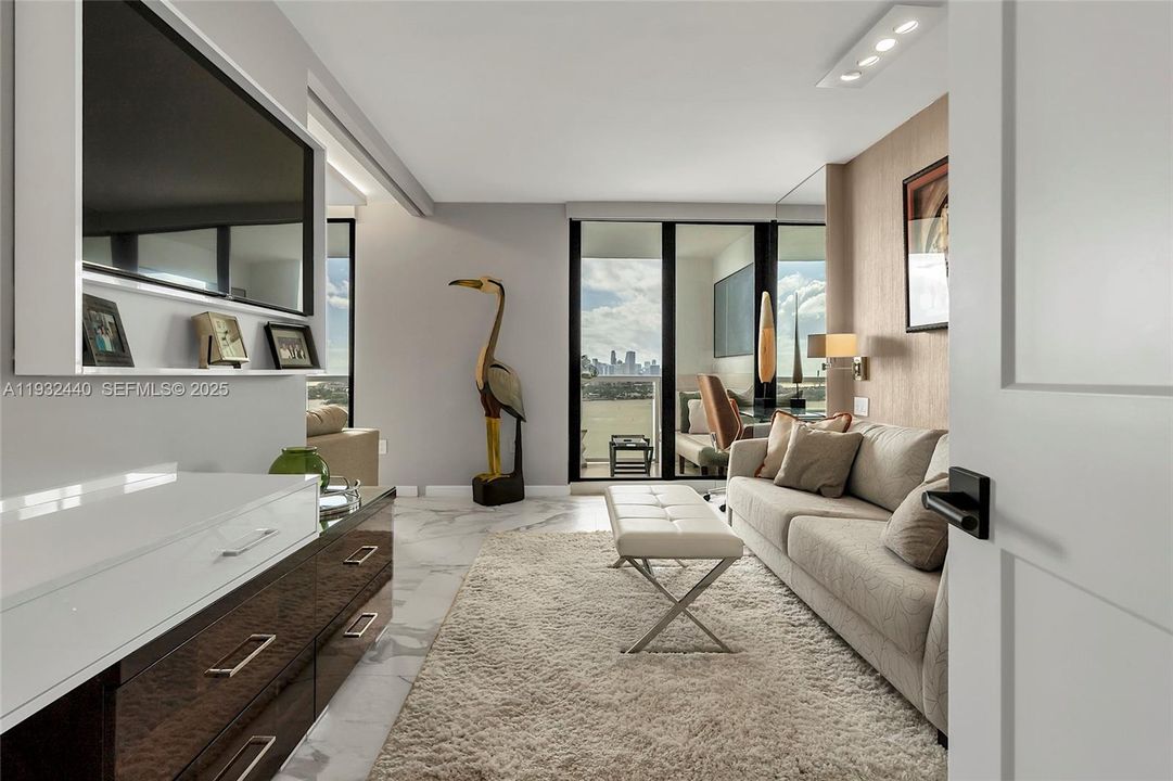 For Sale: $1,995,000 (2 beds, 2 baths, 1440 Square Feet)