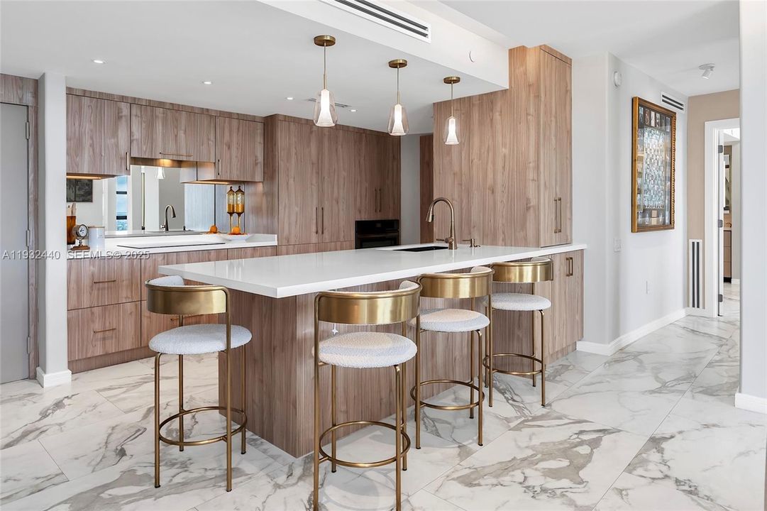 For Sale: $1,995,000 (2 beds, 2 baths, 1440 Square Feet)