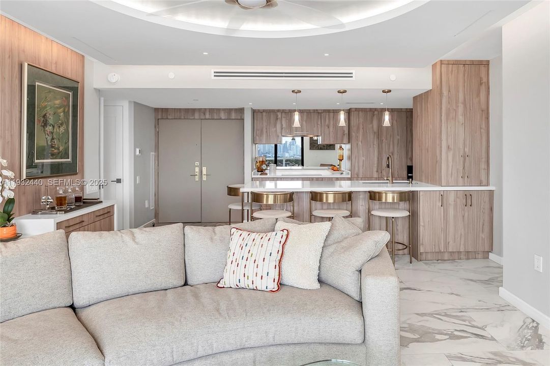 For Sale: $1,995,000 (2 beds, 2 baths, 1440 Square Feet)