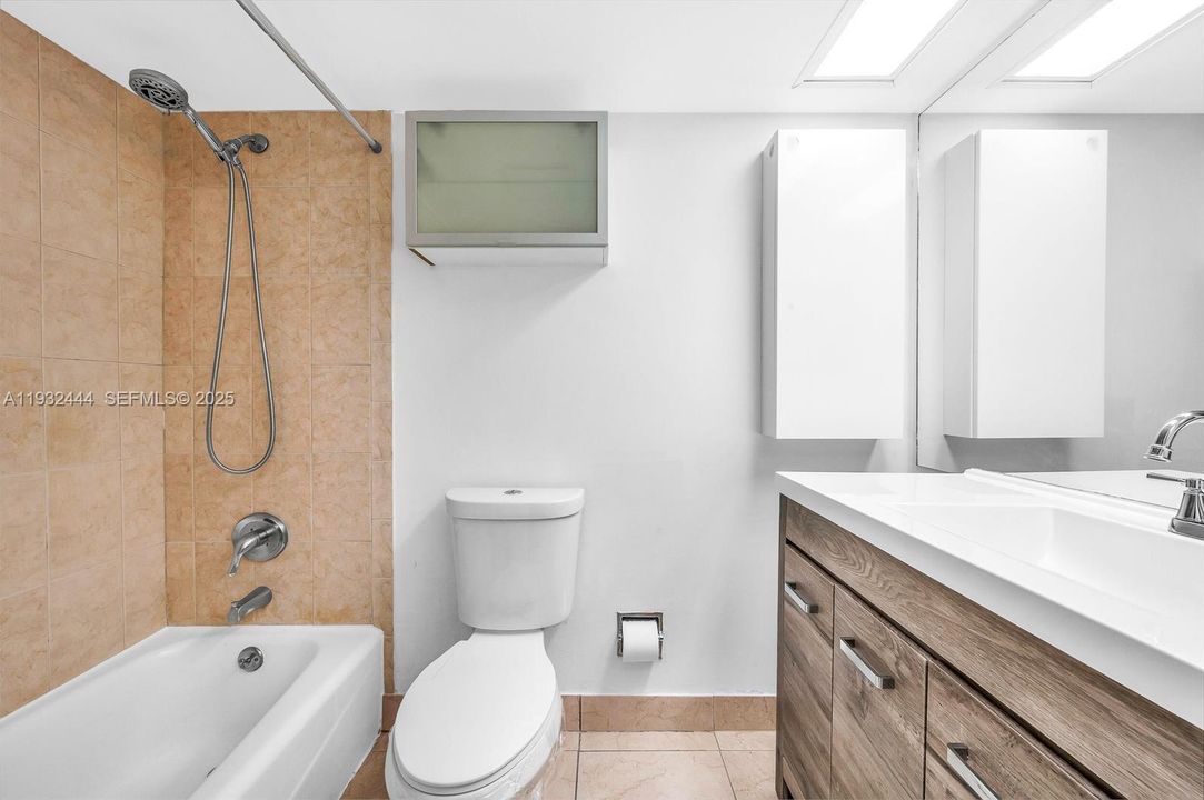 出租: $2,500 (2 贝兹, 2 浴室, 1064 平方英尺)